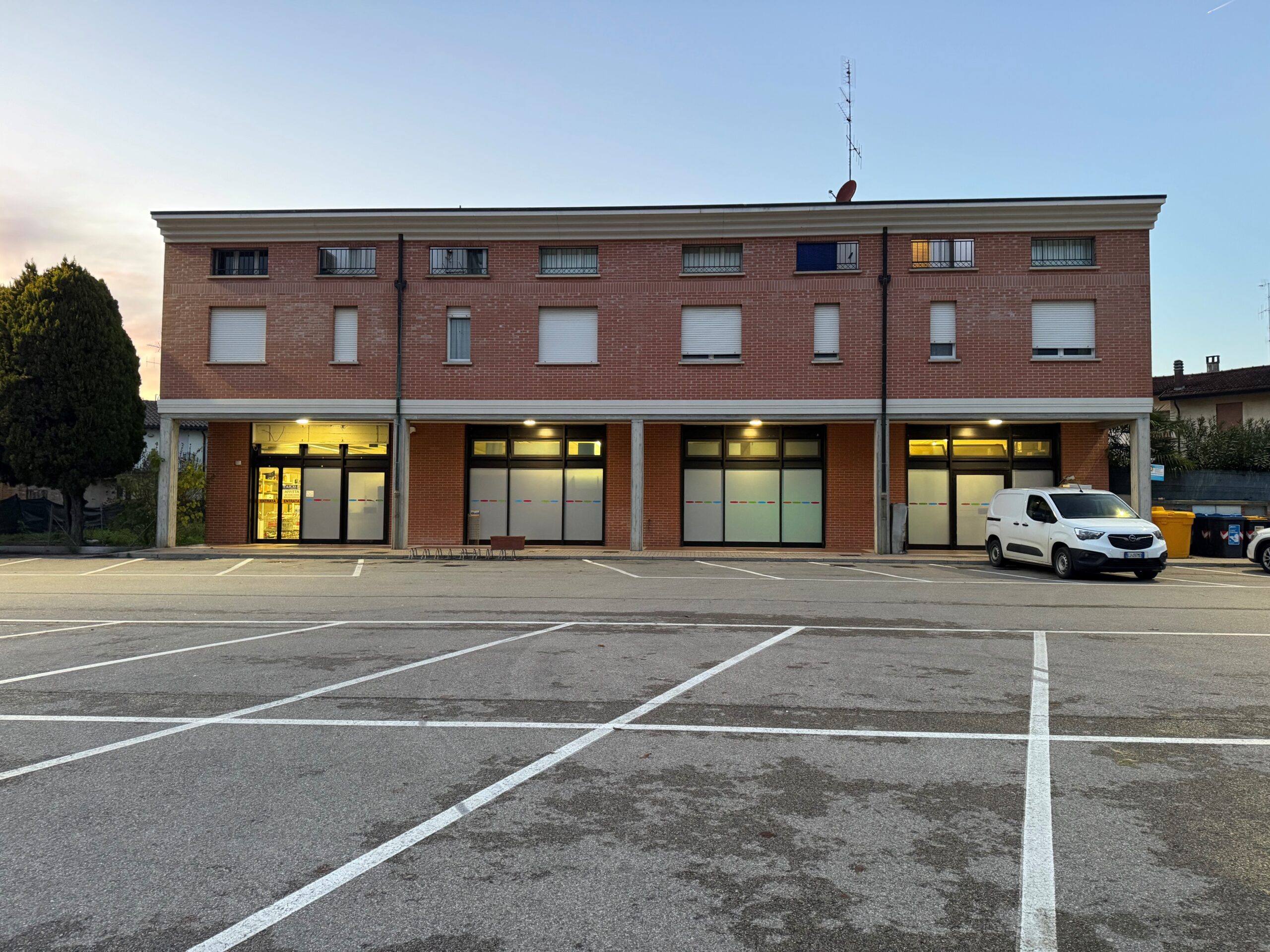 Locale commerciale Reda